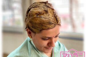 ヘナするインド女性
